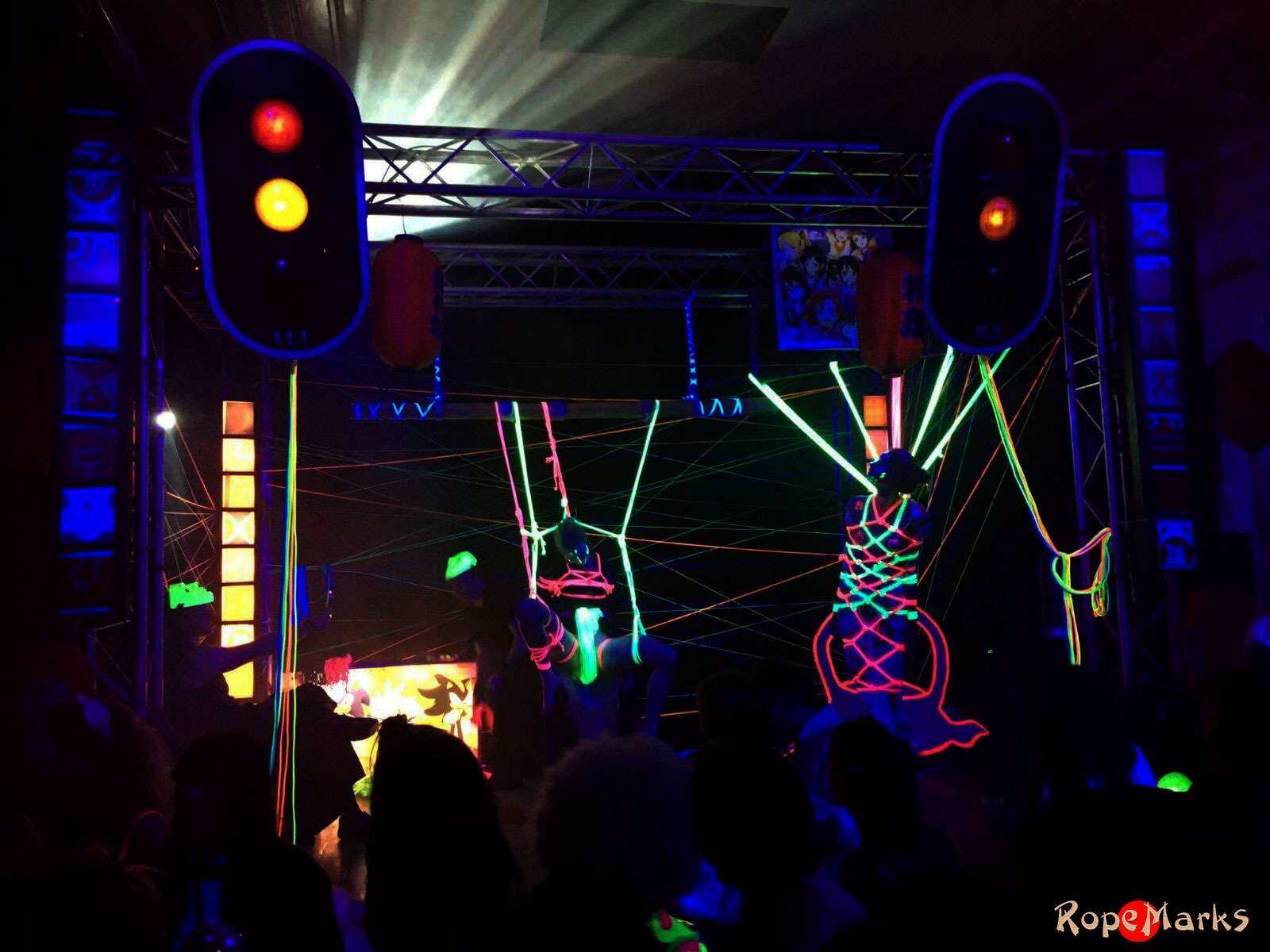 RopeMarks' blacklight stage for Manifesto.